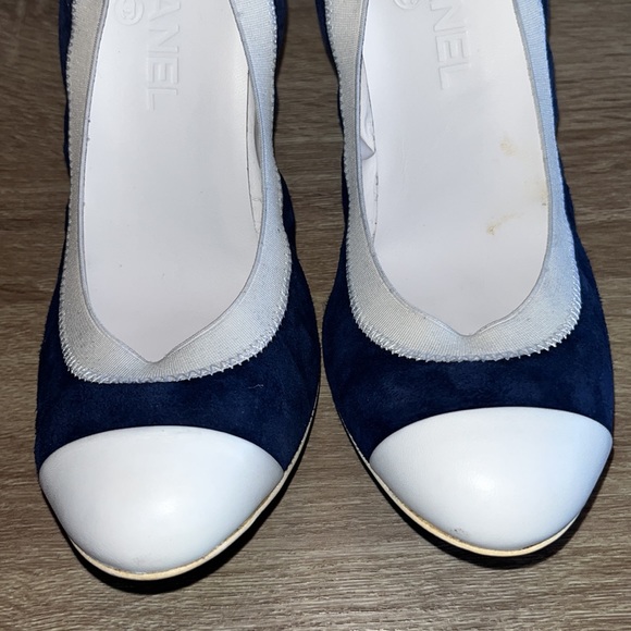 Authentic NWOB CHANEL Navy Blue Suede/White Leather Elastic Ballet Heels - Picture 16 of 16